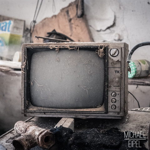 Alter Fernseher in verlassenem Haus – Stilllife