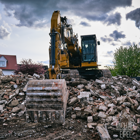 Bagger – Abriss Haus – Stilllife Fotografie